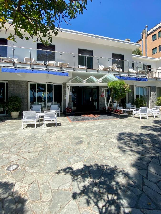 Piccolo Hotel Le Palme San Bartolomeo Al Mare Exterior foto