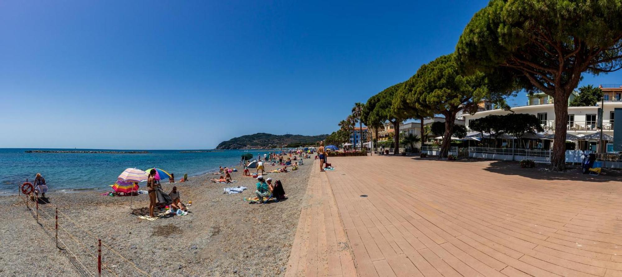 Piccolo Hotel Le Palme San Bartolomeo Al Mare Exterior foto